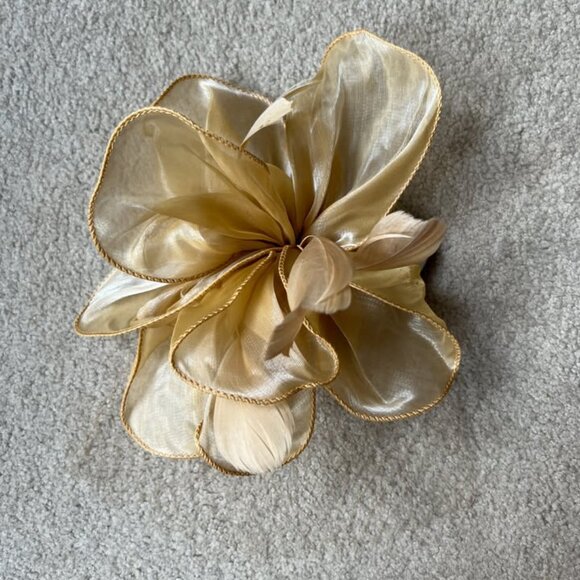Fascinator Headpiece for Special Occasions - Picture 8 of 10